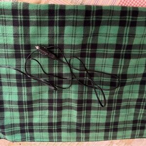 Stalwart Green and Black Plaid‎ 12 volt heated travel Blanket. Like new